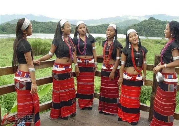 云南少数民族服饰图片,最好看的云南民族服饰