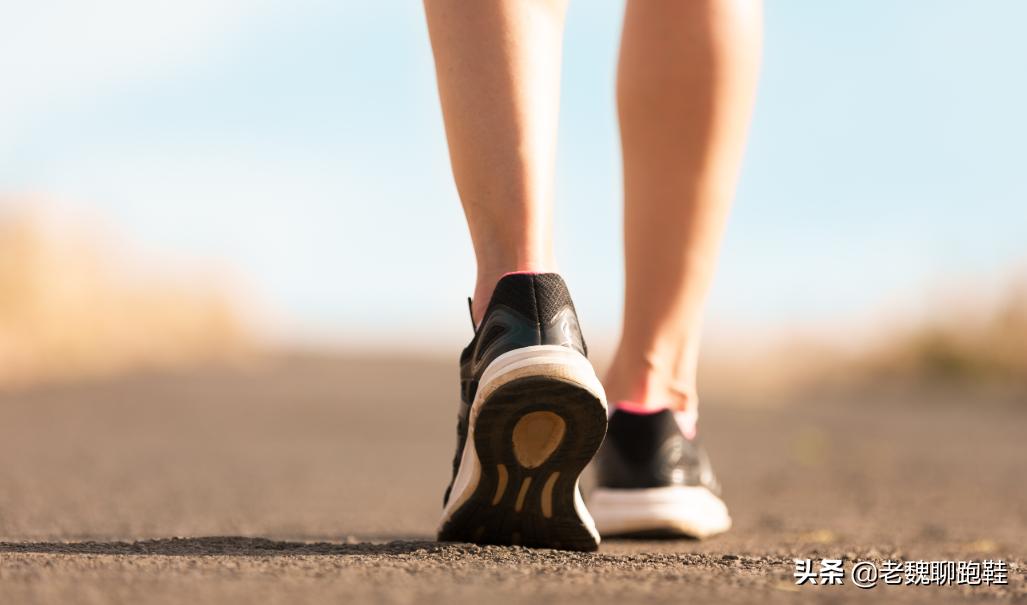 跑步鞋排行榜前十名跑鞋推荐耐克,耐克和阿迪最好的跑鞋