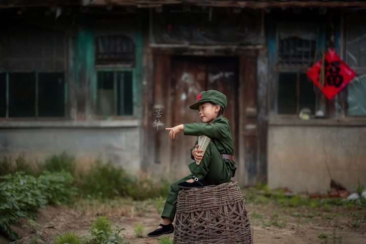奶爸给娃拍照,6岁儿童芳华照
