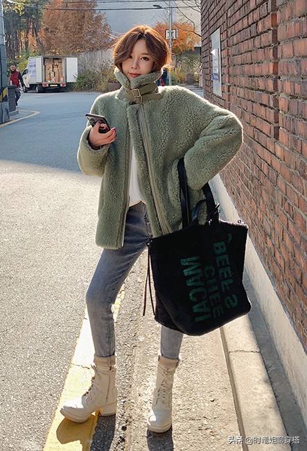 为什么牛仔裤可以百搭,冬季如何选择保暖的牛仔裤