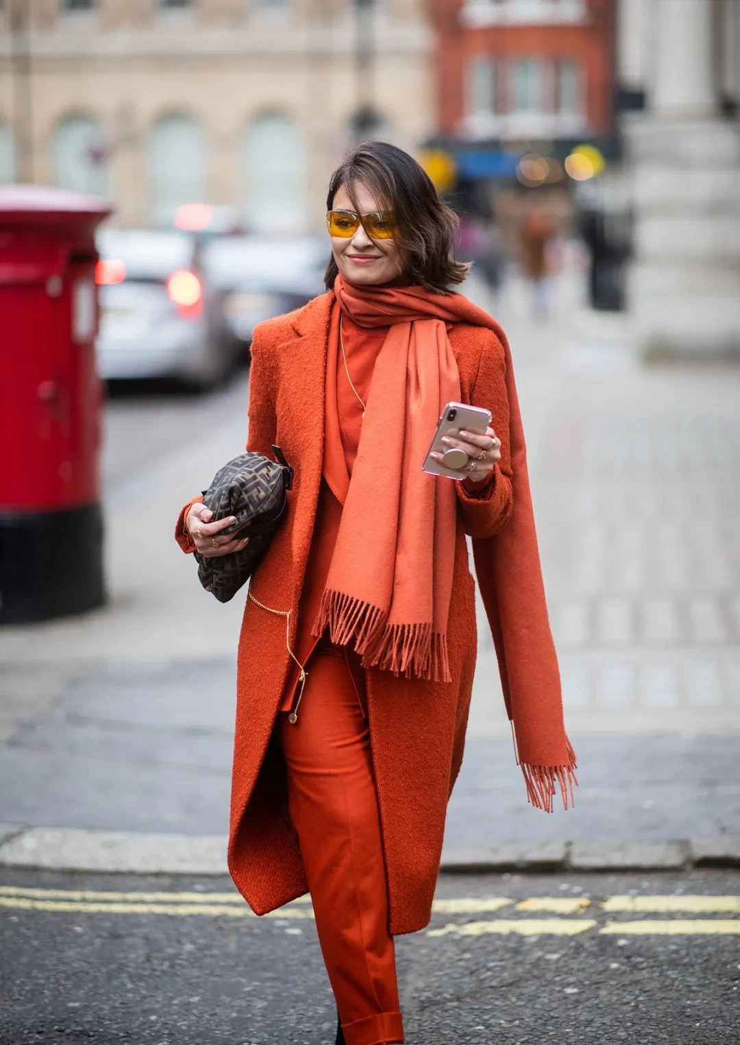 秋冬围巾这样戴就很简单实用了,冬季围巾简单又好看的系法