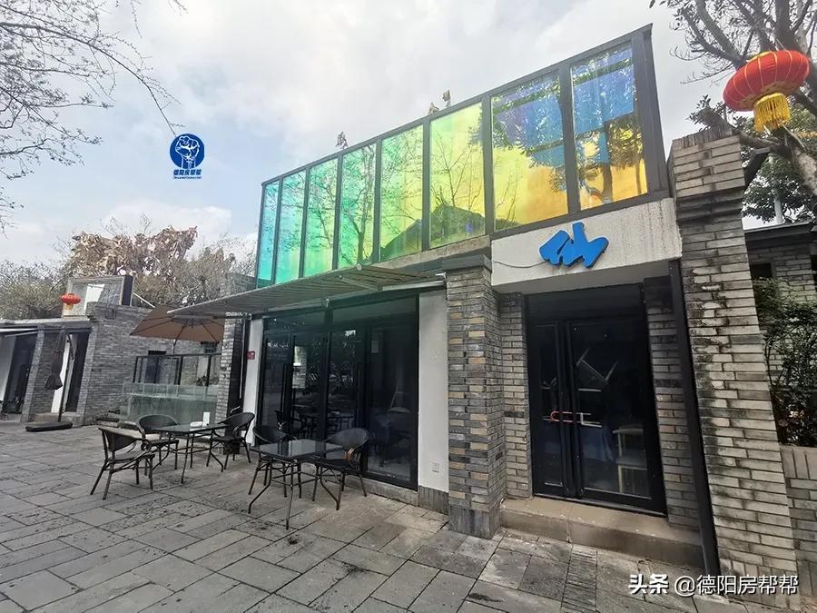 在这些酒精浓度50°的德阳街头，“耍家们”找到了商机