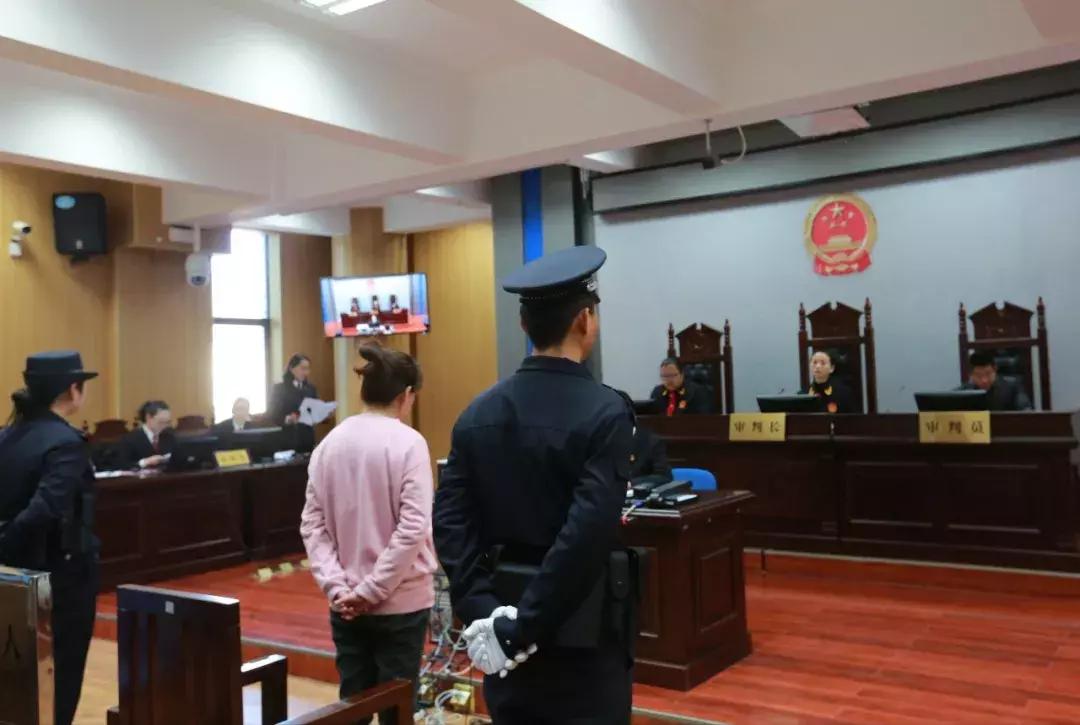 “免费美容”套路：偷擦辣椒膏、铅汞按摩膏，顾客脸变黑……