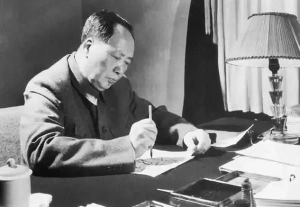 *世友许**嗜酒如命，和毛主席“约法三章”，被周总理喝得滑到桌子下