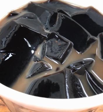 吃甜品就吃老字号龟苓膏,龟苓膏低卡甜品