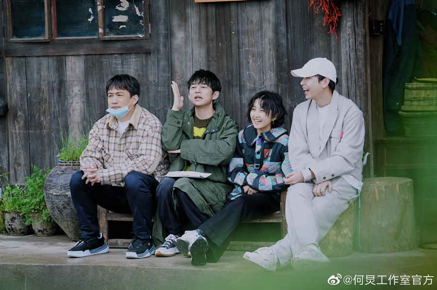 创造营何炅完整视频,何炅宁静主持金鹰节尬场片段