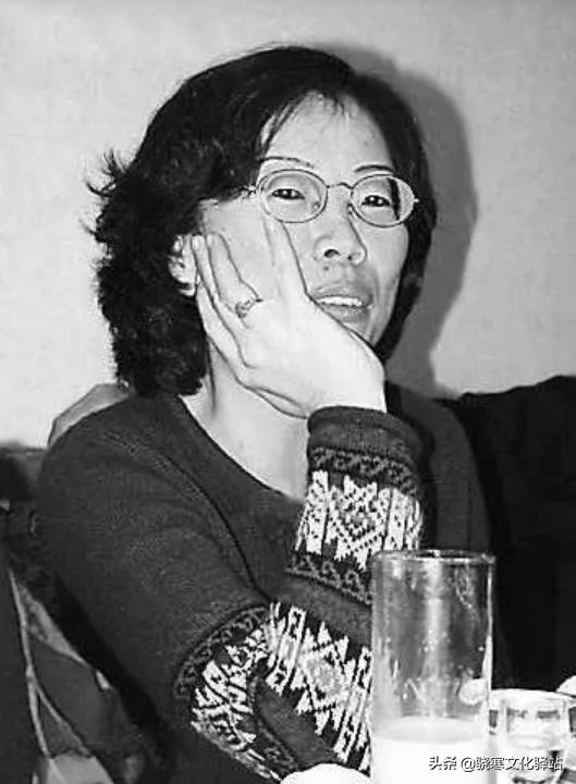 致橡树舒婷原文经典句子,《致橡树》舒婷原文朗读