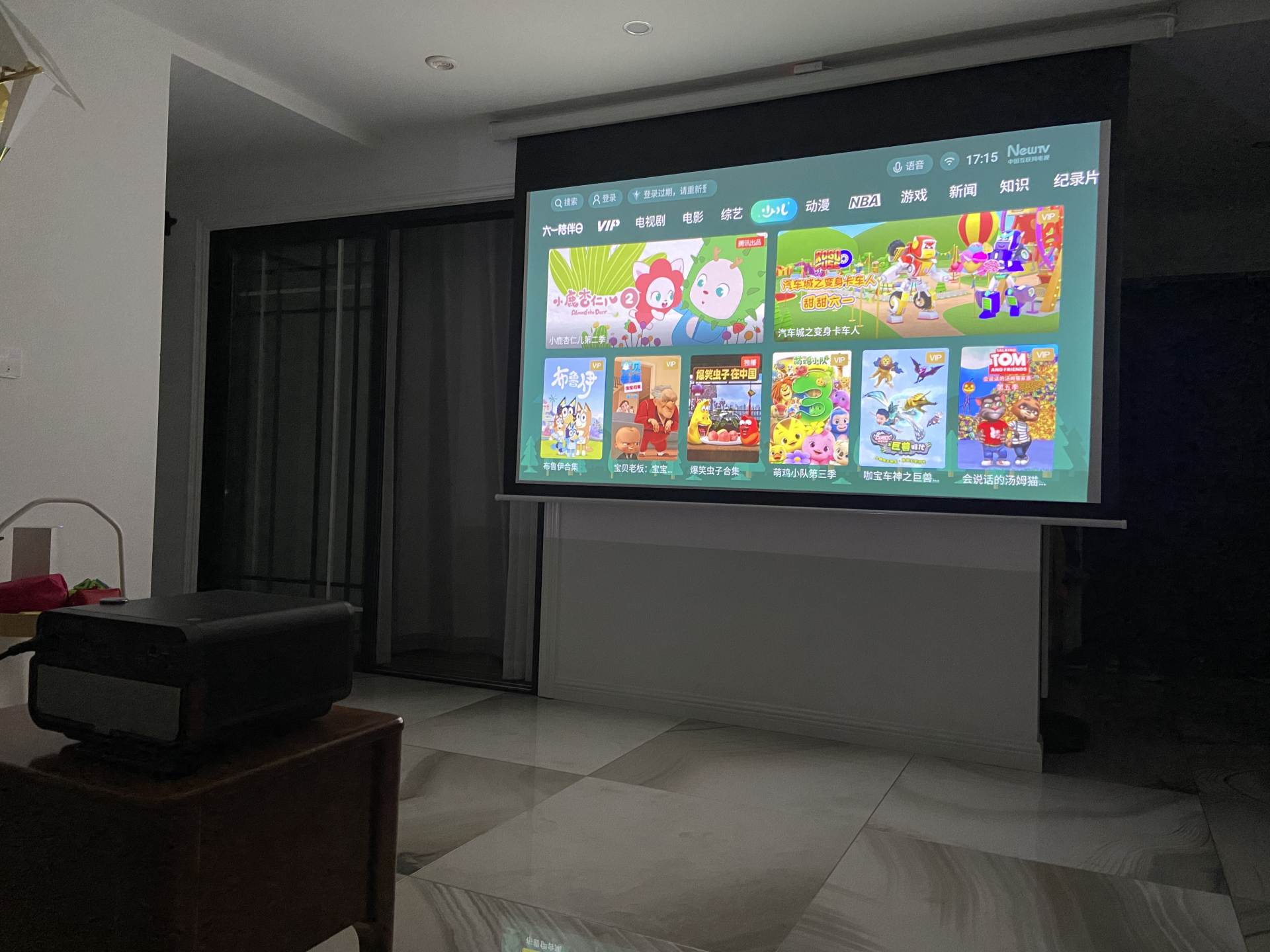 4k智能投影仪,智能4k声控投影仪