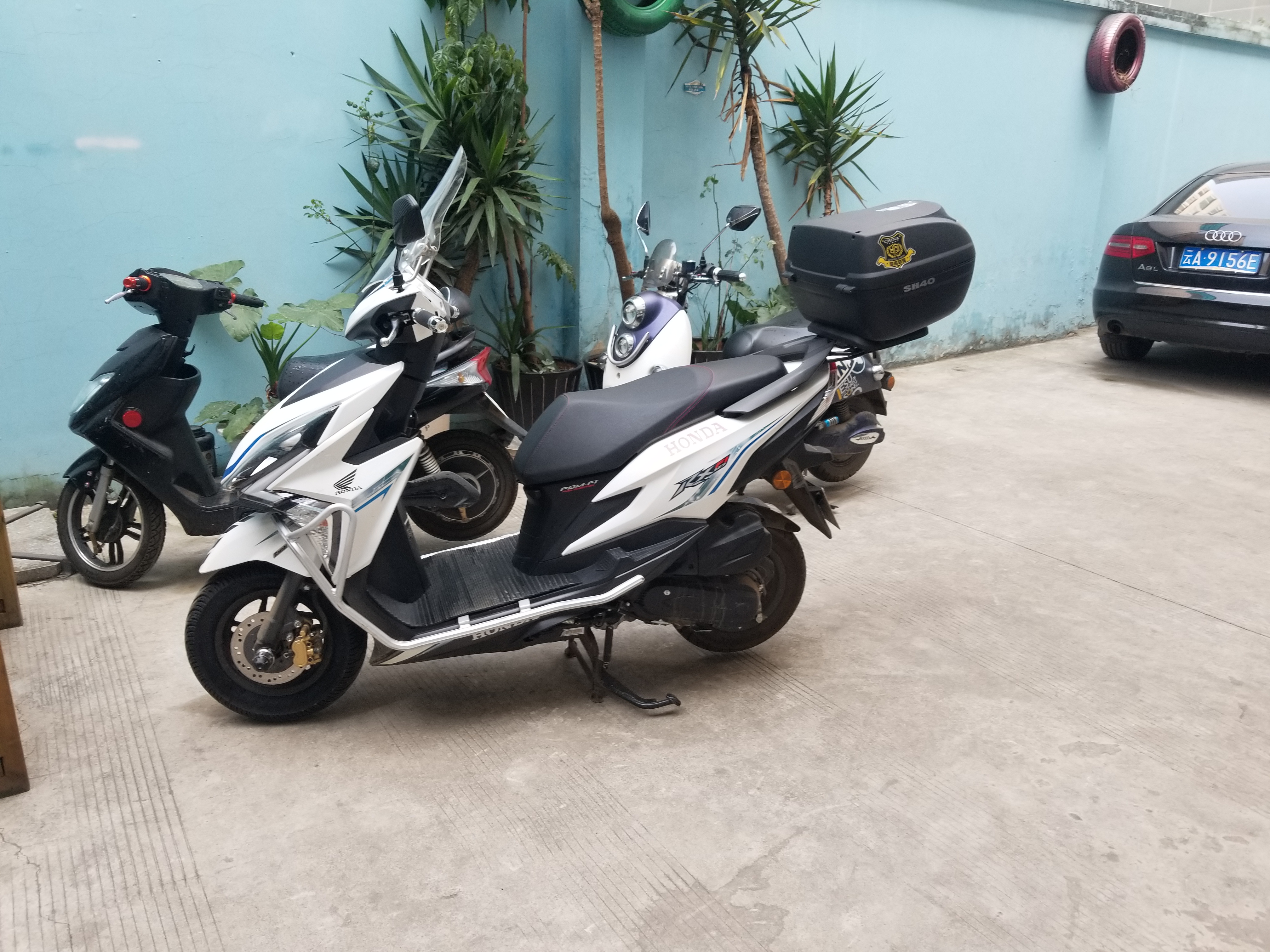 本田裂行125换后轮胎全过程,本田裂行125换轮胎要多少钱