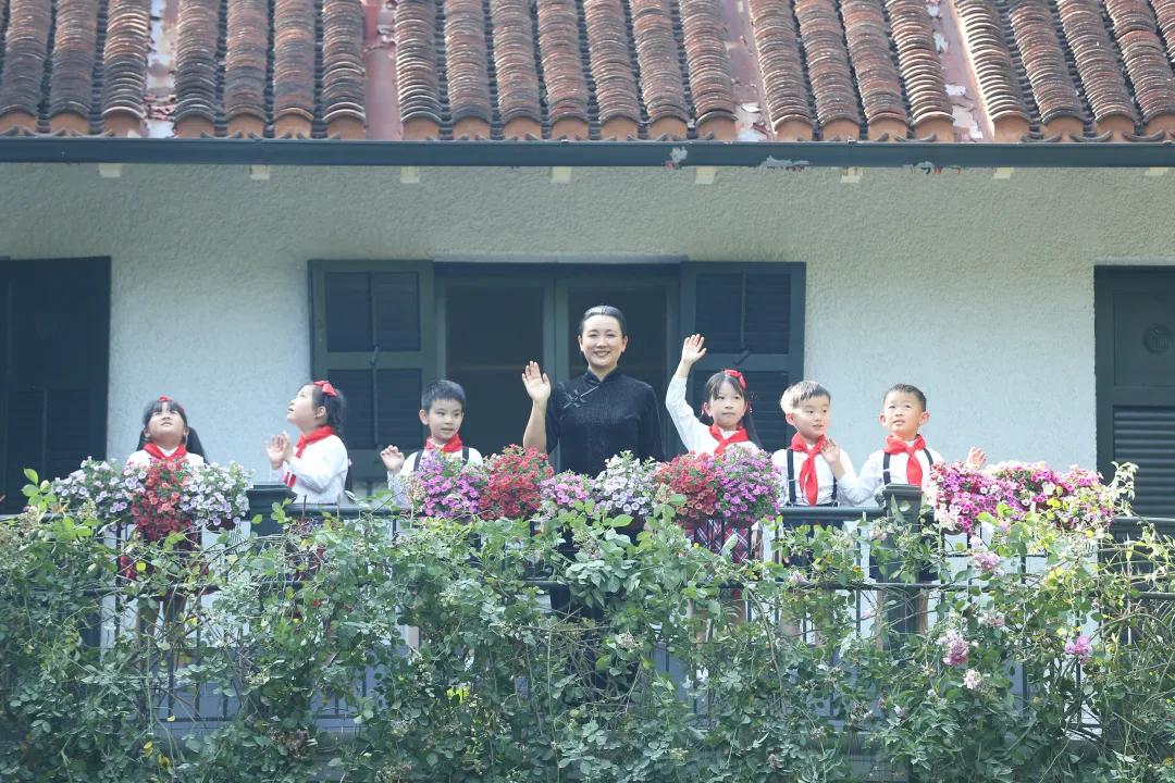 龚雪60多岁状态,68岁龚雪80岁达式常近照曝光