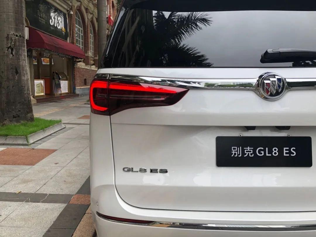 试驾别克gl8视频,别克gl8新款实际驾驶感受