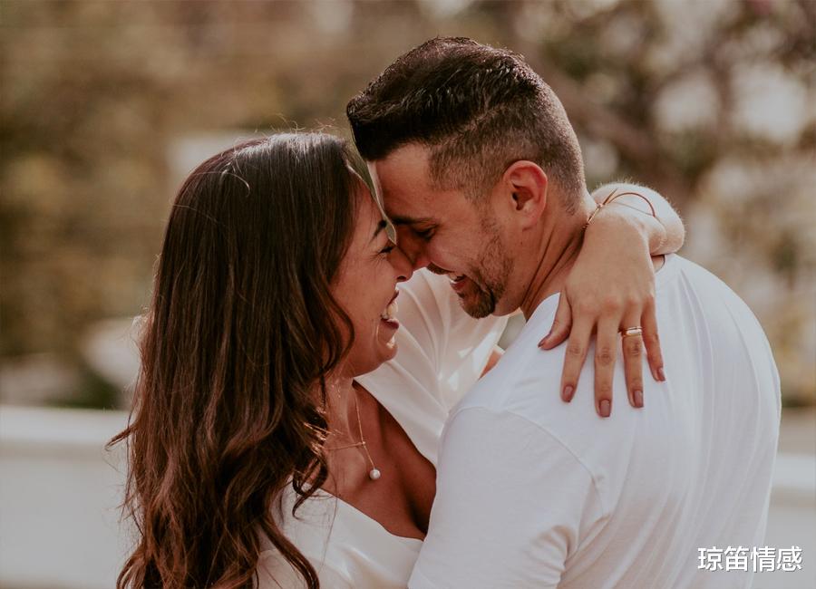 曾经相爱的两个人分手后互删了,曾经相爱的两个人分手后断了