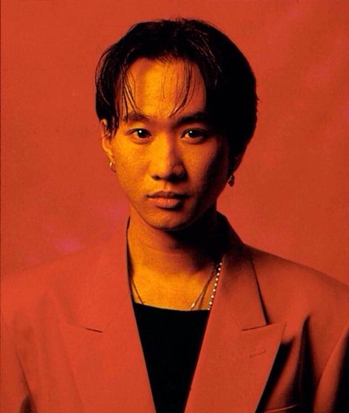 黄家驹年轻时的情史,黄家驹当年的爱情故事