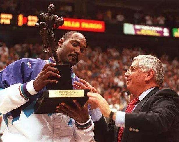 盘点NBA“最老”纪录!乔丹35岁还拿得分王,一人46岁还在打NBA