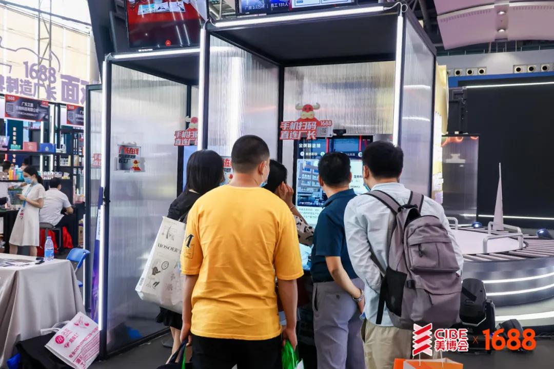 他让女人们疯狂剁手，一把“刷子”年销千万