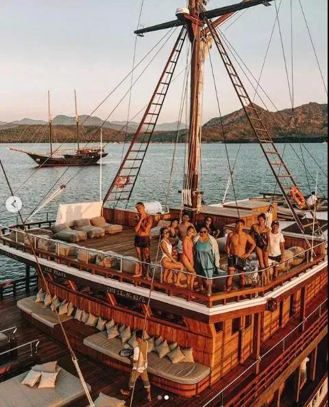 富二代晒骨皮包的残忍真相,富二代晒人骨皮包的残忍真相