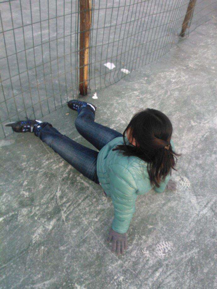 可别不把屁股蹲当回事!如果摔倒,也要选择一个姿势