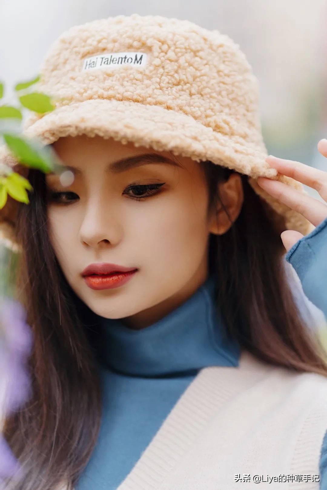 咖色和奶茶色哪个颜色更显气质,奶茶色显白吗今年很流行奶茶发色