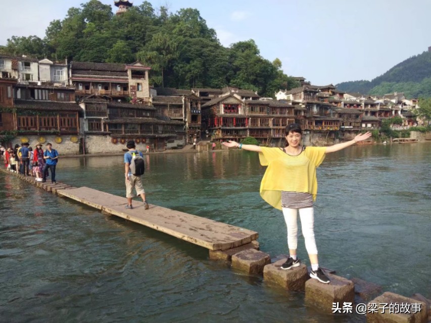 湖南湘西自治州凤凰古城景区,湘西明珠凤凰古城位于哪个省