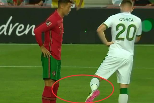 伎俩得逞了!C罗为啥罚丢点球?对手有点不厚道了,C罗直接一巴掌