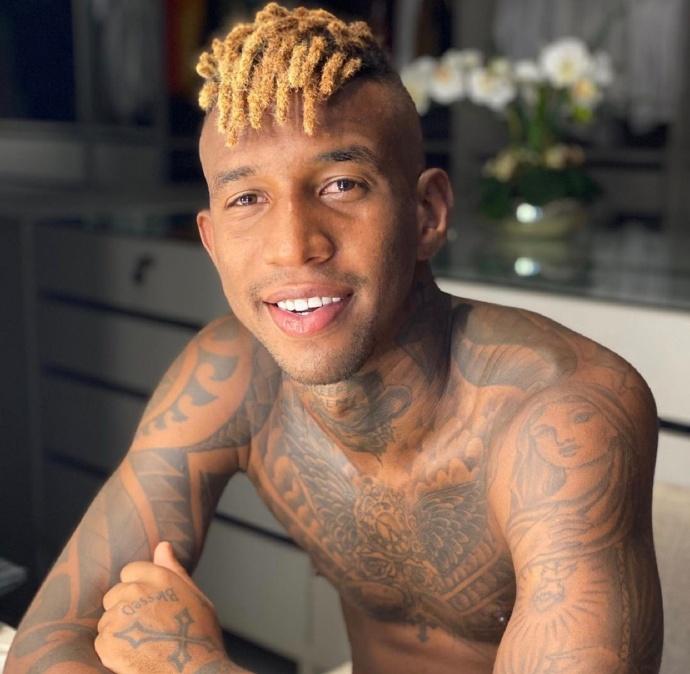 韦世豪怪异发型,雷鬼脏辫编发