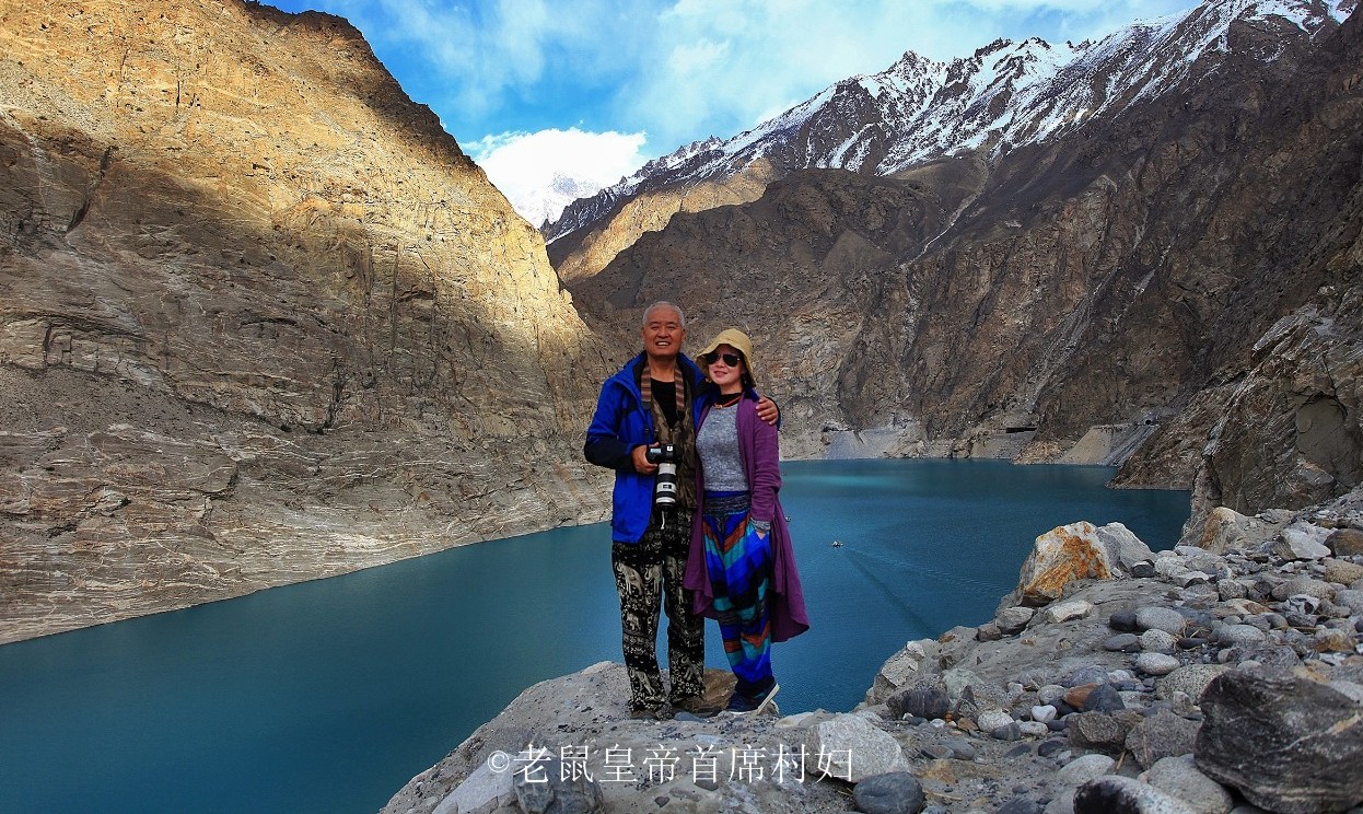 26岁的江南女子通过网络遇上了53岁的东北壮汉，一起开启人生旅行