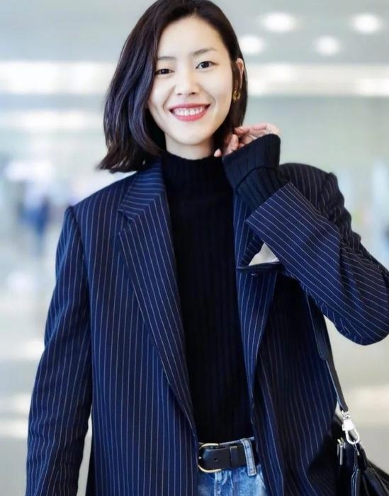 今年最火的毛衣慵懒风外穿高领,适合圆脸穿的高领毛衣