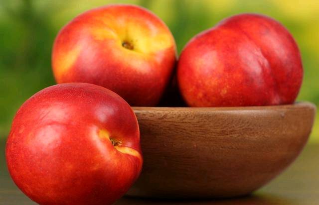 7月不吃瓜也要吃桃，虽能带来3大好处，但2类人不能吃影响健康