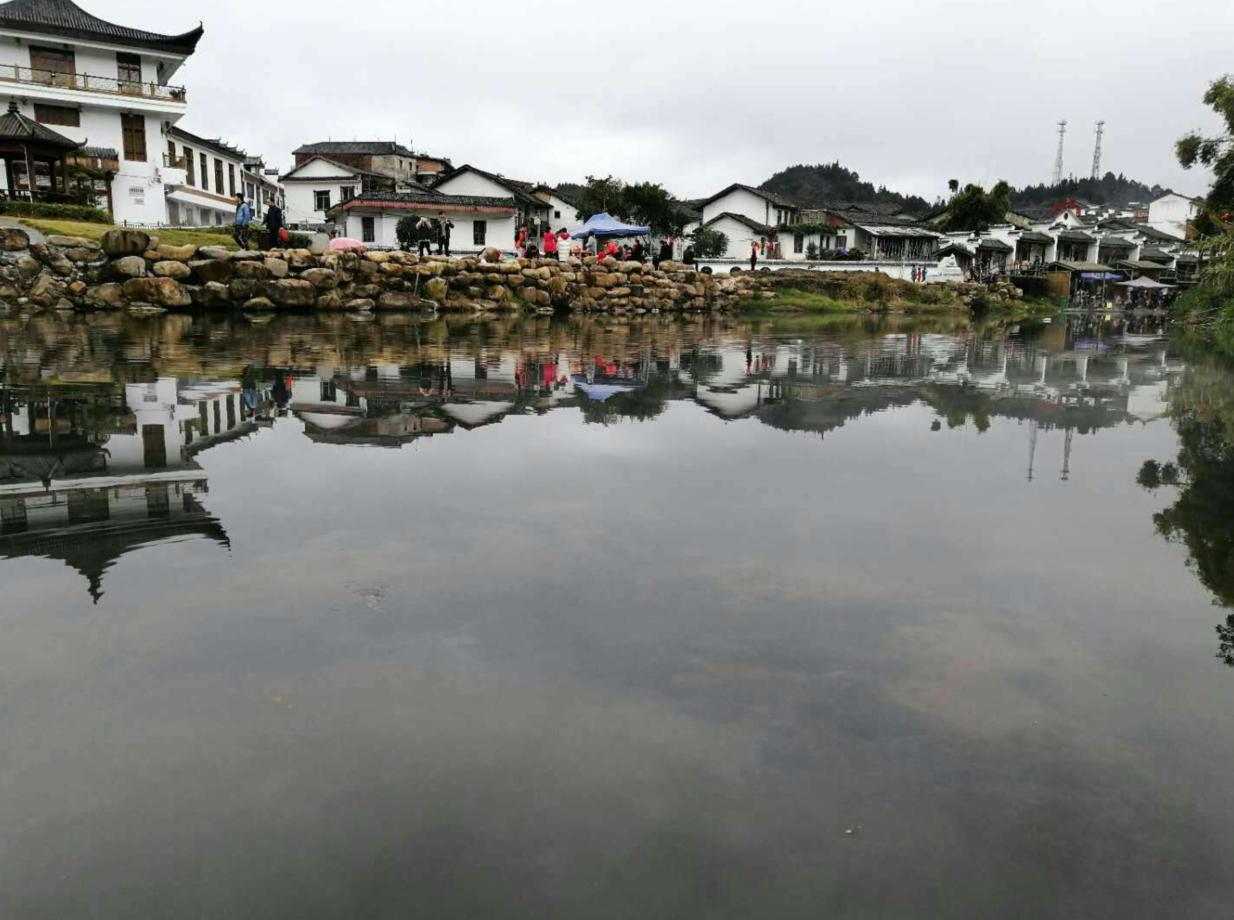 湖南郴州暖水温泉度假区,湖南郴州莽山无边泳池温泉