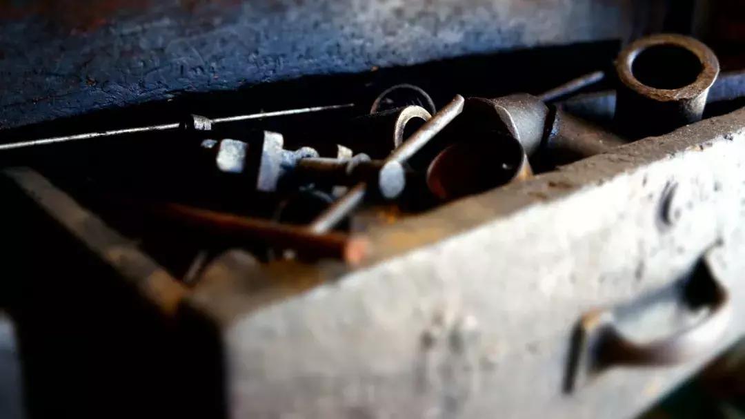 梦到上家公司倒闭赔钱给我,做梦梦到我破产