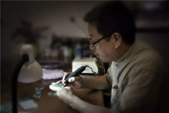 看懂玉石的好处,翡翠的光泽度怎么看