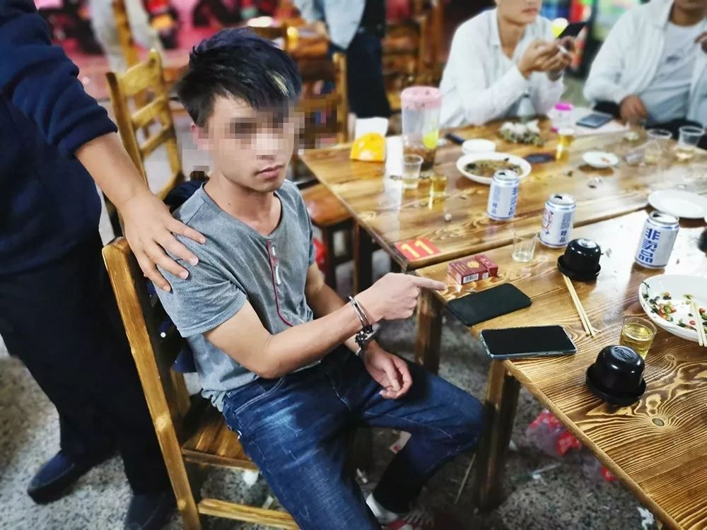 露骨“小卡片”牵出招嫖窝点...