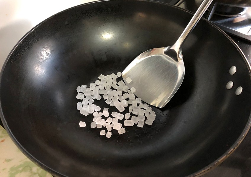 炒糖色直接糊了,炒糖色到了起大泡时要不要继续炒