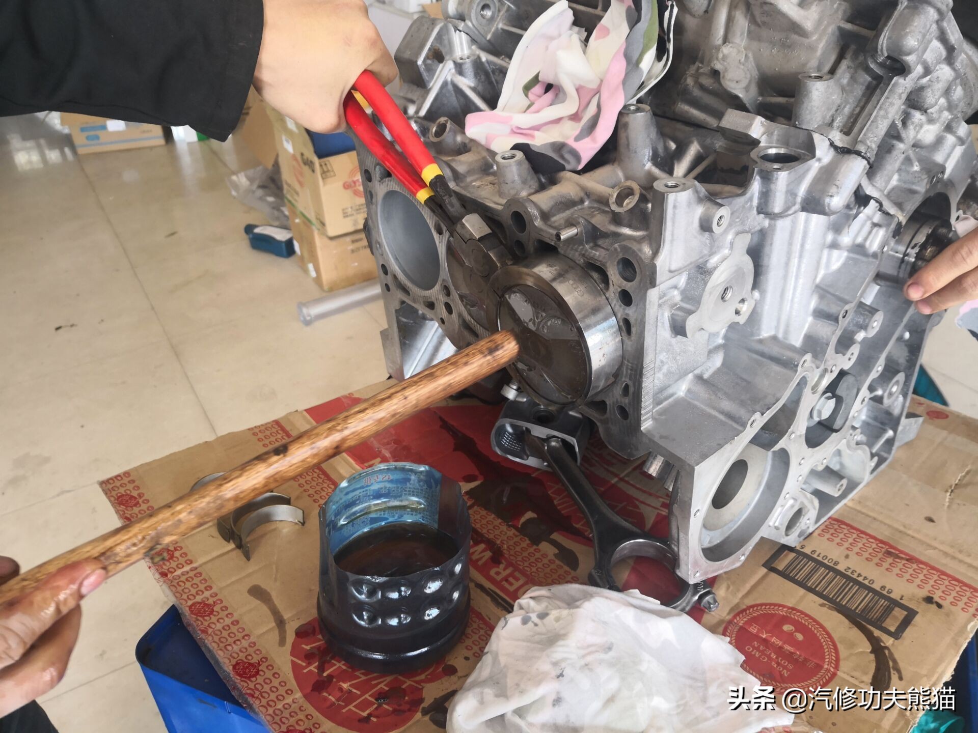 16款奥迪a6l2.5自吸发动机漏油,奥迪a6l2.4免拆烧机油处理靠谱吗