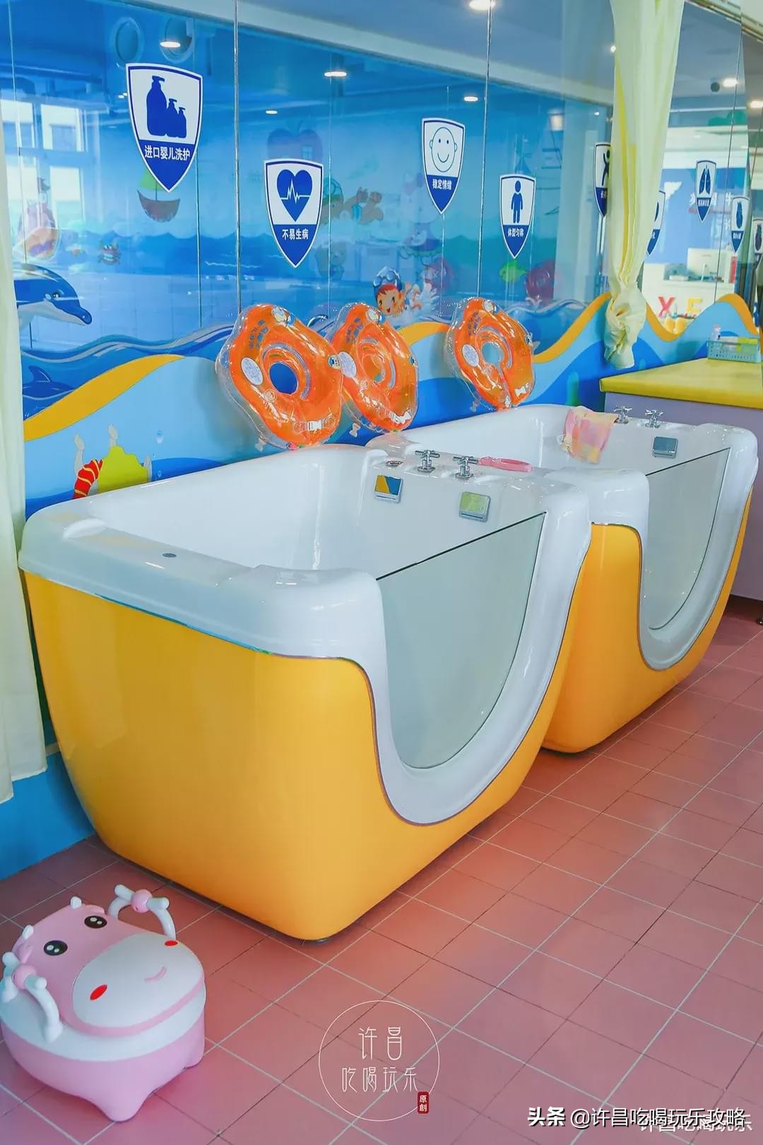 高尔夫球场、外教老师、恒温游泳池，这是什么神仙幼儿园？