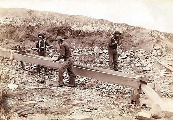 河北村民靠3公斤活性炭和抽水机，竟吸到34万元黄金，却进了牢房