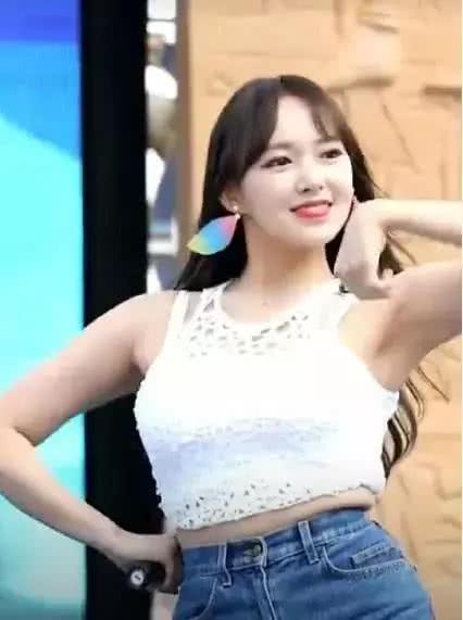 程潇穿露脐装的样子,程潇腹肌露脐装