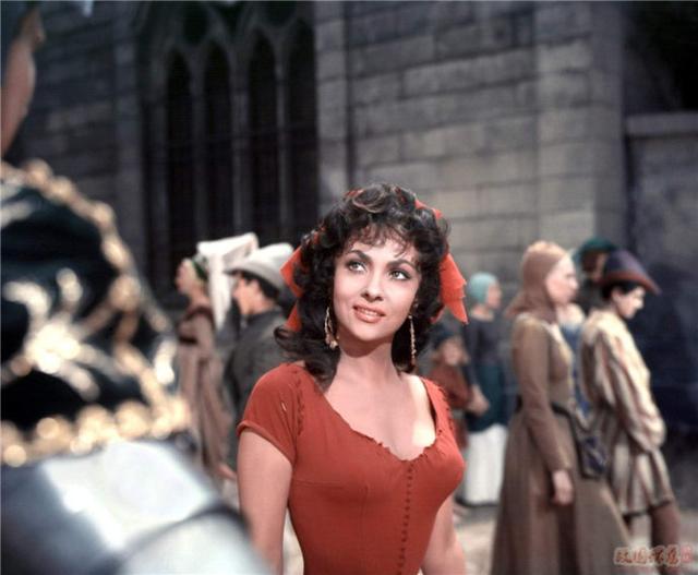 《*瓶金**梅》中的潘金莲和《巴黎圣母院》中的爱丝美拉达