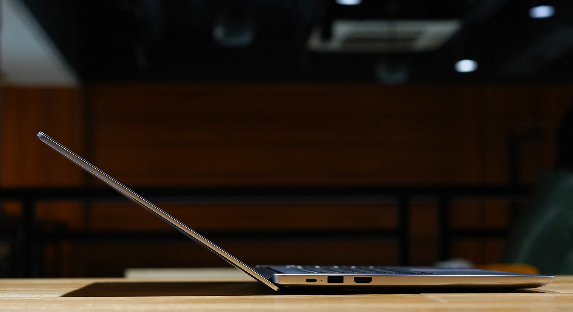 荣耀4000左右的手机全面屏 (荣耀新本高配)