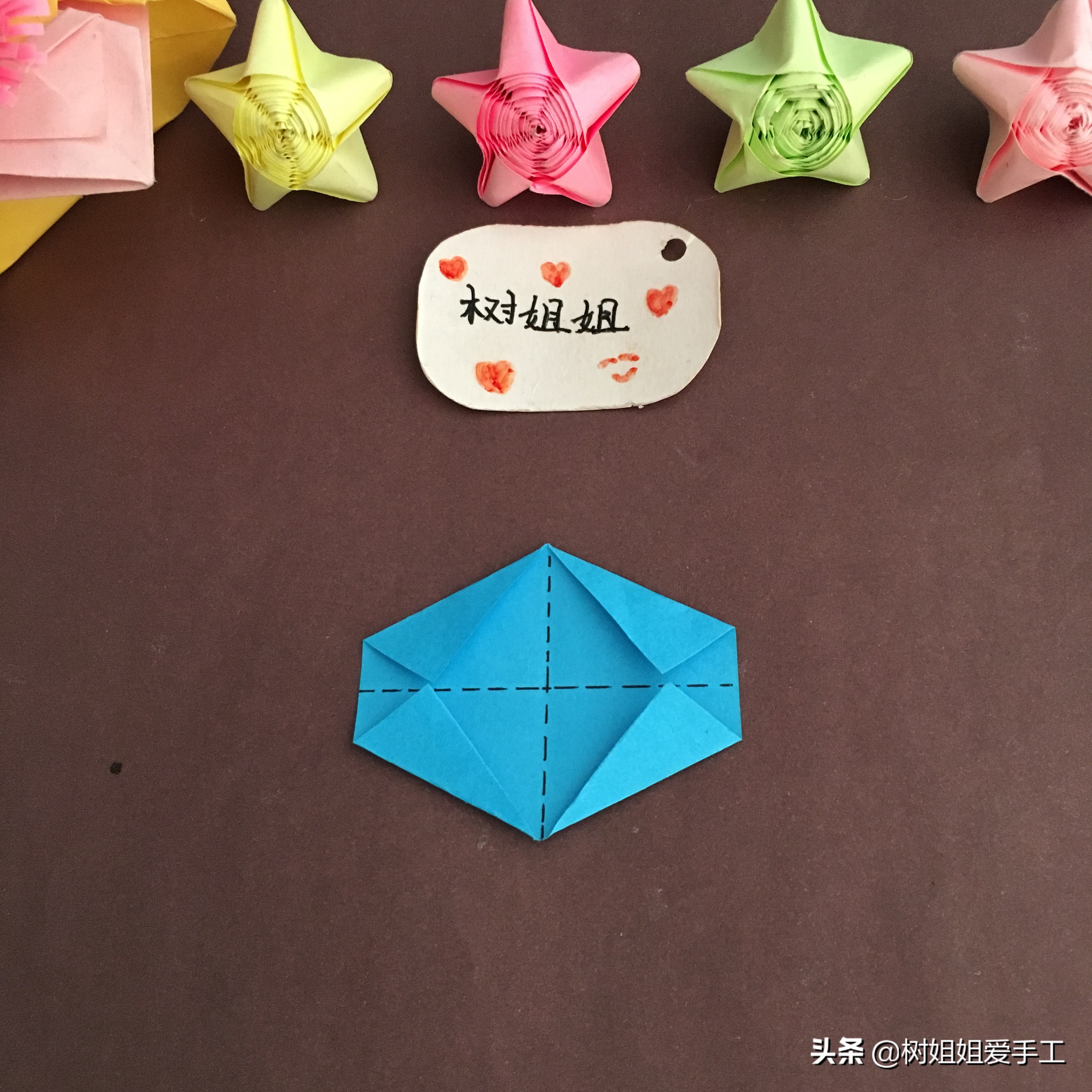 正方形折纸折灯笼慢动作,许多正方形折纸灯笼