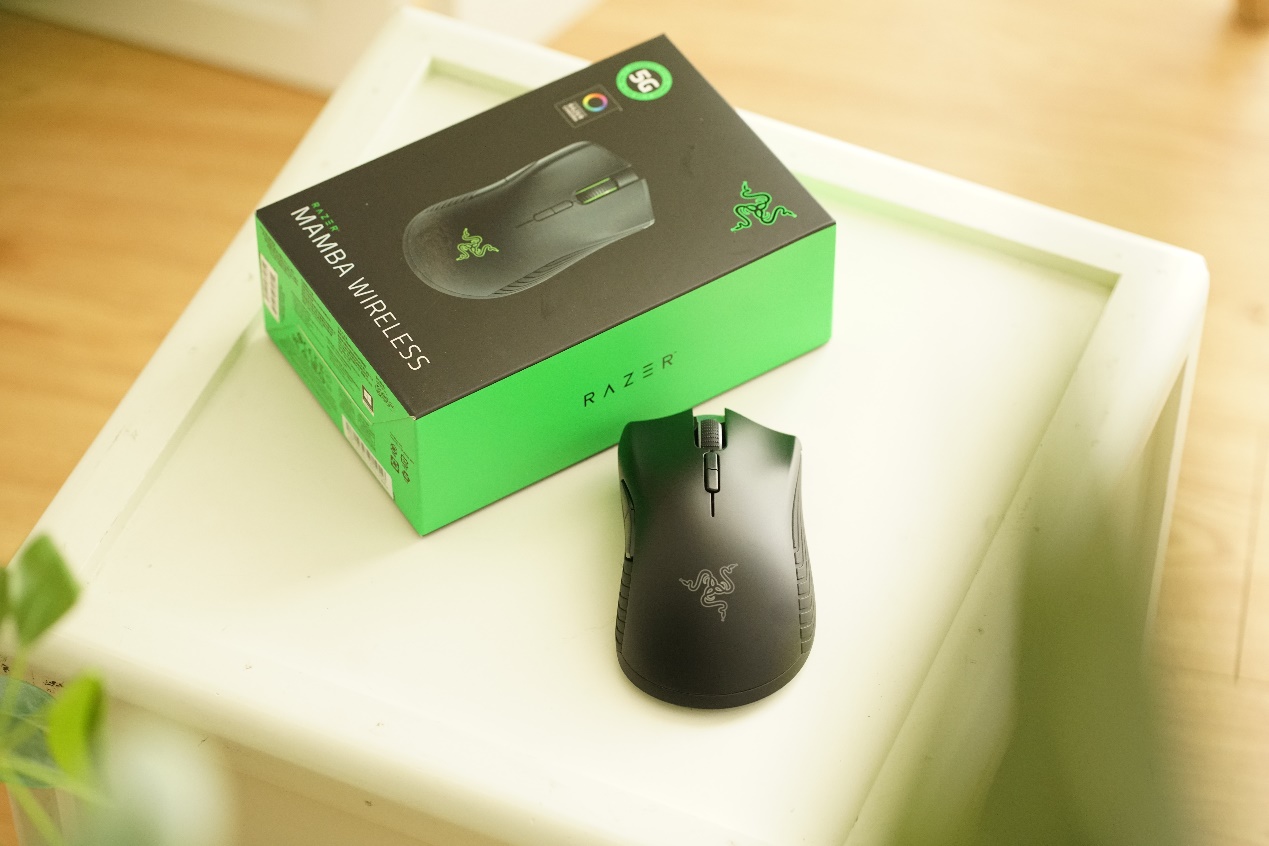 雷蛇曼巴眼镜蛇无线版鼠标开关键,雷蛇曼巴眼镜蛇无线版灯光