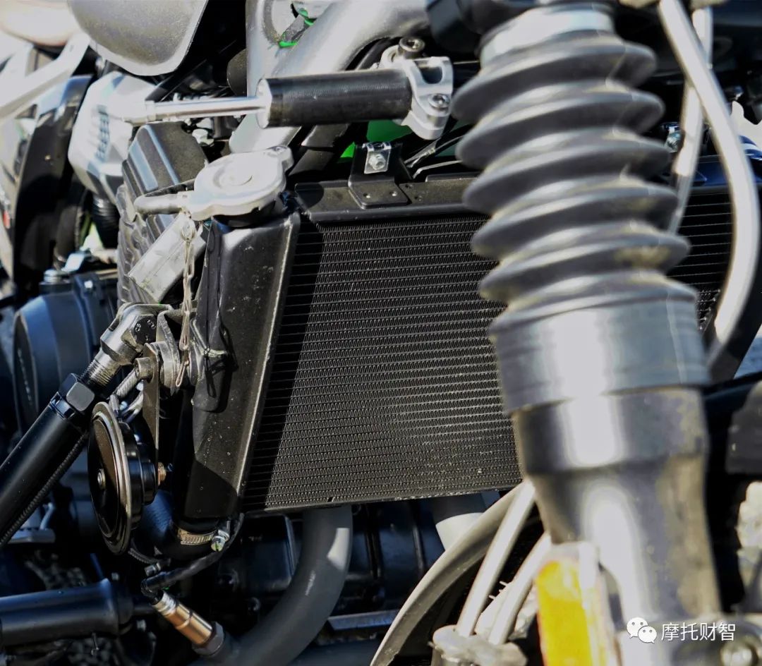 胖虎试驾：长江边三轮Bobber400