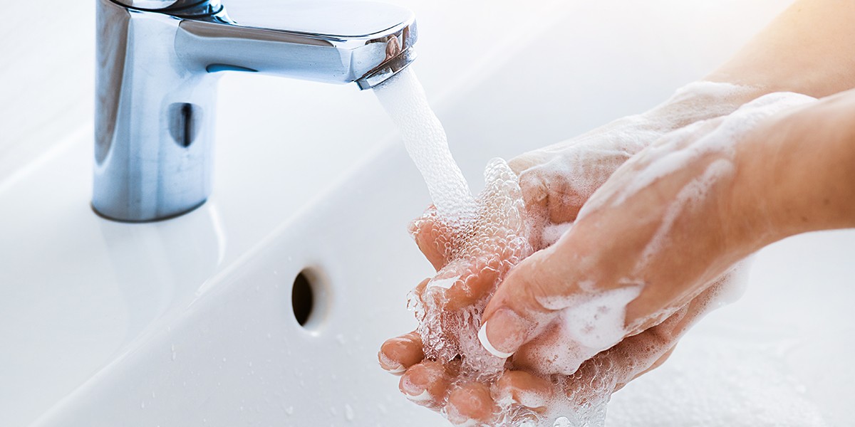 科普为什么挖鼻孔其实很危险,平时总是挖鼻孔真的鼻孔会挖大吗