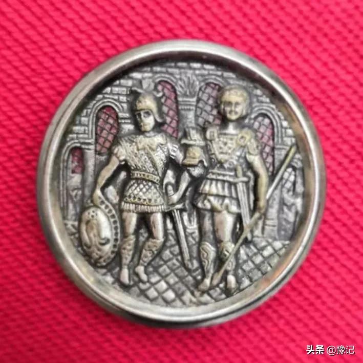 安阳出了个纽扣收藏家，三十公斤藏品藏着大世界|豫记