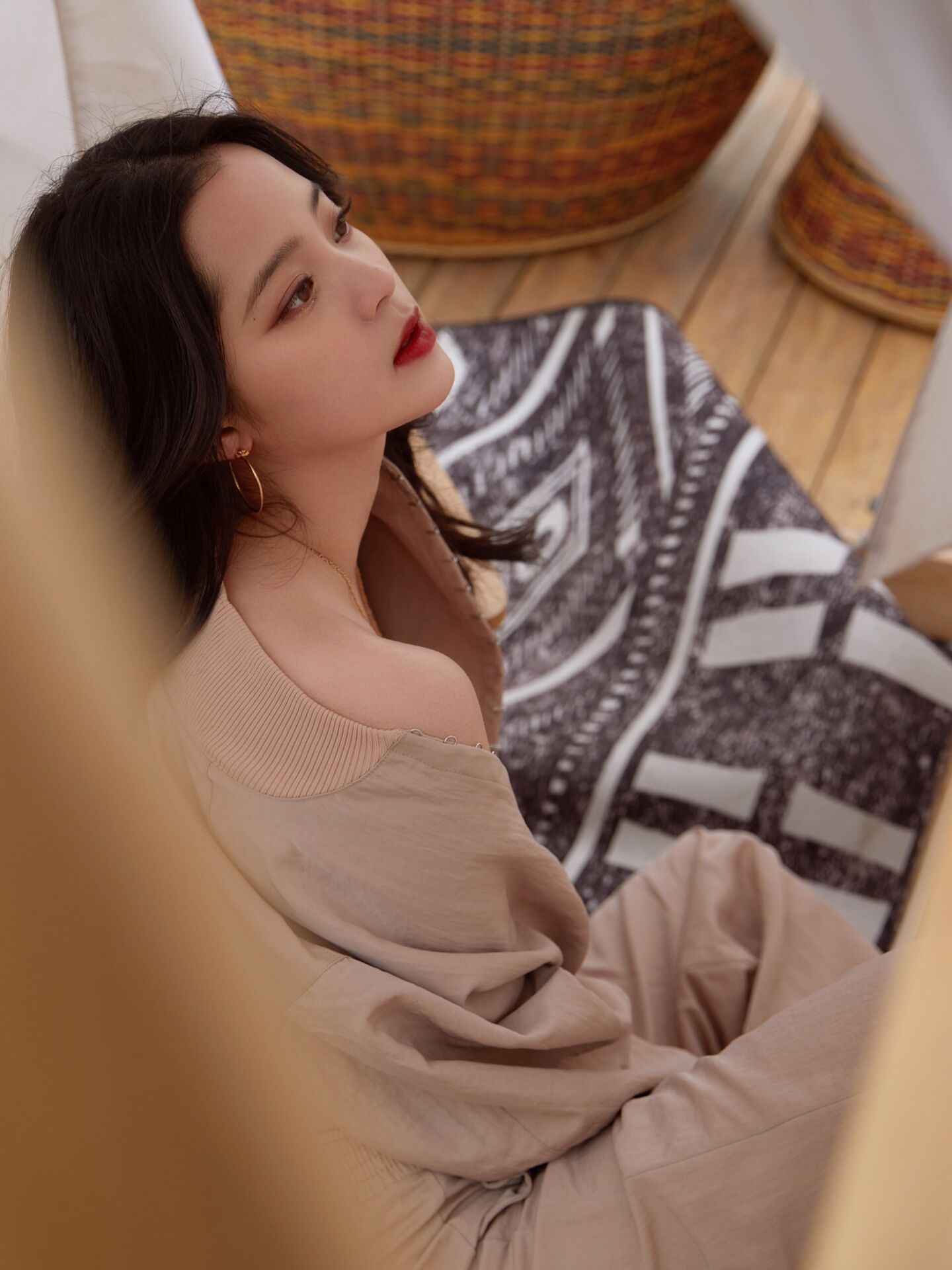 欧阳娜娜衣品升级,欧阳娜娜大胆穿搭美出新高度