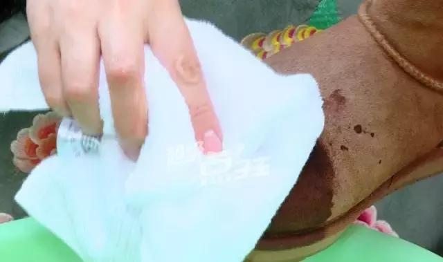 莫名想笑！白色雪地靴洗成黑鞋，店家：改色的钱我就不收了