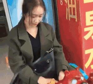 搞笑gif段子你家狗真会玩啊,狗子剃毛恶搞