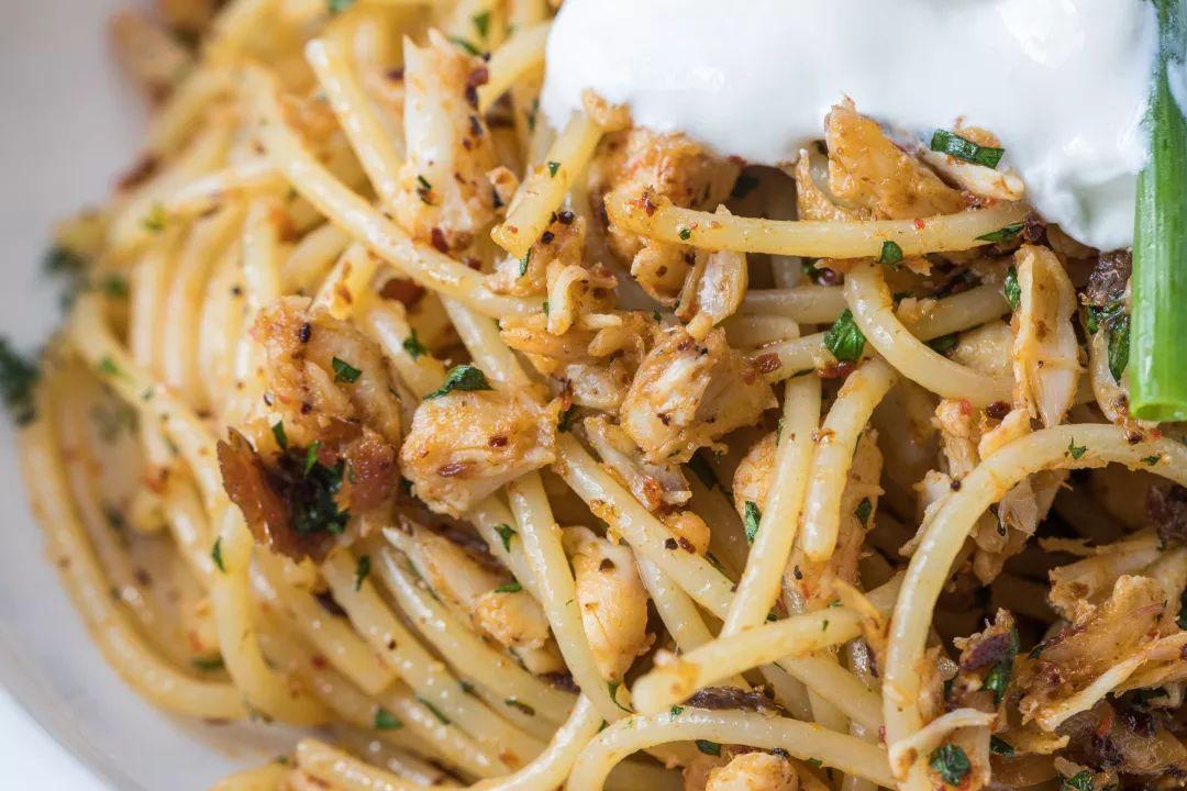 一挤就爆奶的超薄0.1pizza，被外国朋友吹上天