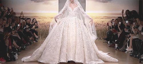 昆凌唐嫣谁漂亮,昆凌婚纱和baby婚纱