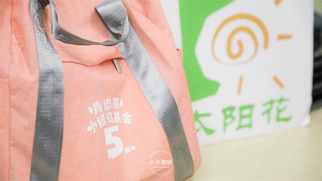 这群来自全国各地的「小候鸟」,温暖了整个上海